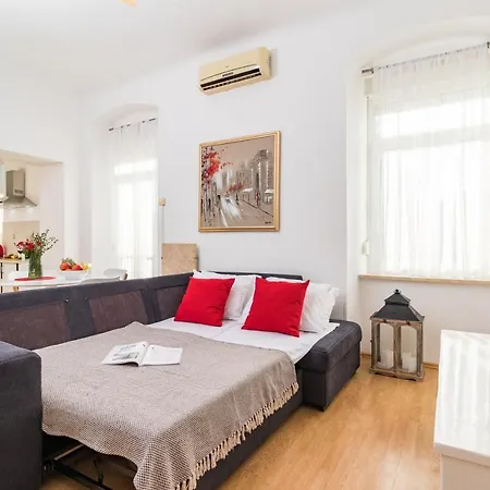 Lussi Apartment *
